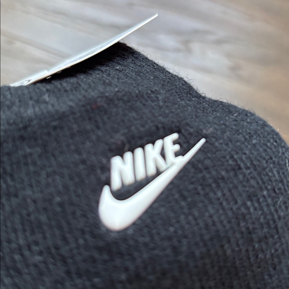 Nike 2 pc. Beanie,touchscreen gloves,knit cuffed,pom pom,tonal logo,warm winter - Picture 7 of 9